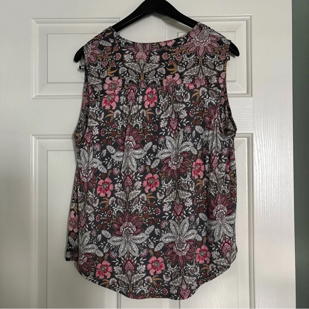 LOFT Floral Sleeveless Blouse size Large - Picture 3 of 8
